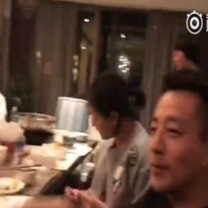 王力宏做客汪小菲家秀歌喉 大S害羞躲镜头