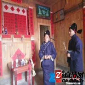 贵州石阡一家三代“春官” “说春”劝人惜农时