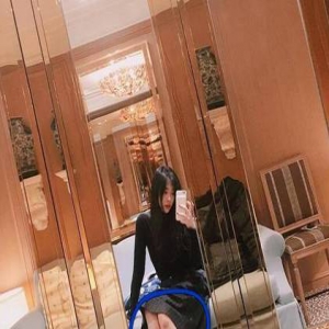 不愧话题女王！崔雪莉仅靠膝盖就上热搜