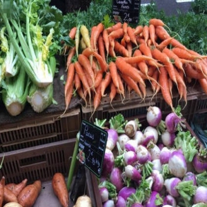 刘烨陪媳妇回法国娘家买菜 秀好景被亏雪山拍成雪饼