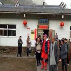 60岁赵本山迎来本命年 赴九华山祈福