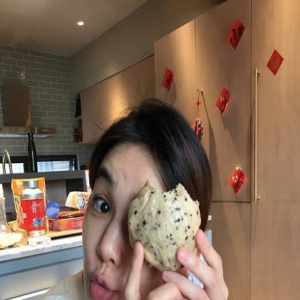 Ella秀厨艺获老公大赞：和你一样秀色可餐(图)