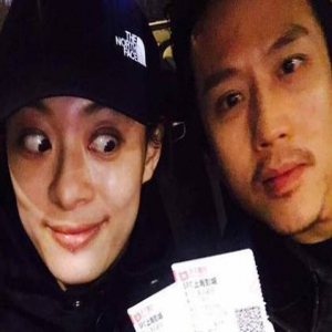 孙俪赞邓超演技 韩寒不信：手机还给娘娘