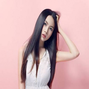 冯小刚瞄上川妹子梁雪芹 她是下一位冯女郎吗？