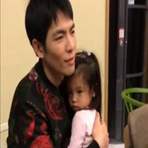 萧敬腾抱林熙蕾小女儿 引舒淇羡慕求秘诀