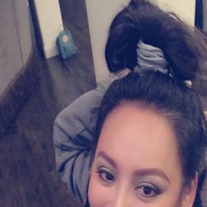 宁静扎冲天辫搞怪 化宿醉妆玩油头style