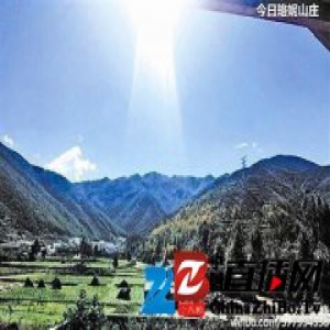 作家洪峰带妻女隐居 帮老乡卖鸡蛋成淘宝大户