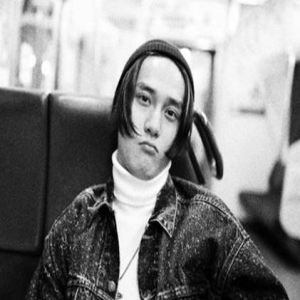 蒋劲夫自黑身高不够 晒噘嘴萌照撩粉丝