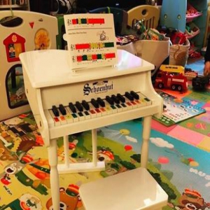 暖！王力宏夫妇赠礼物给范玮琪双胞胎