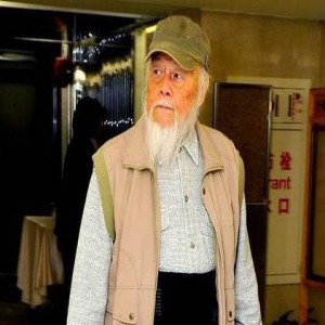 高鸣轻生却遭网友中伤 妻子痛哭要告到底