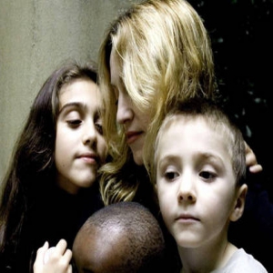 爱心爆棚！麦当娜或再领养两名非洲女孩