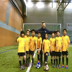 林志颖冰球队国外比赛 特意录制VCR为其握拳助威