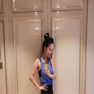 辣妈张嘉倪健身自拍 腰纤臂细身材傲人