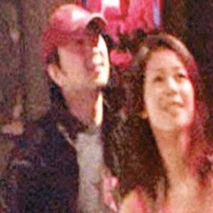 崔健陪小28岁女友逛街 女方仅比其女儿大3岁