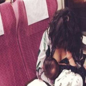 台女星公开场合哺乳 倡导自然健康养育子女