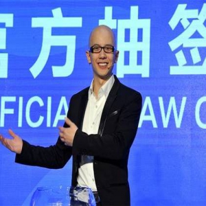 现身足协杯抽签仪式 神秘歌手花落平安