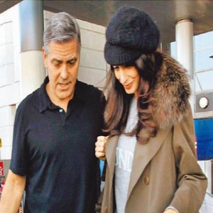 娇妻喜怀双胞胎 克鲁尼为妻自打两回脸