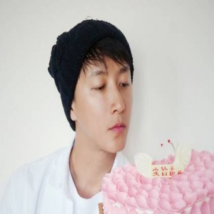 韩庚庆33岁生日 自称“小仙子”