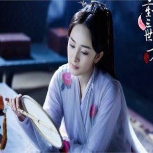 紧随刘恺威，杨幂也在深夜对剧本？