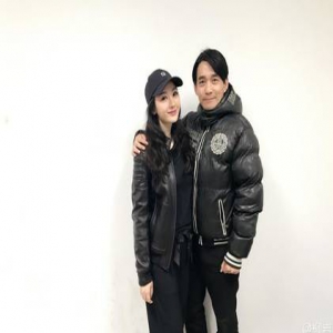 柳岩与梁朝伟亲密合影？是偶像替身