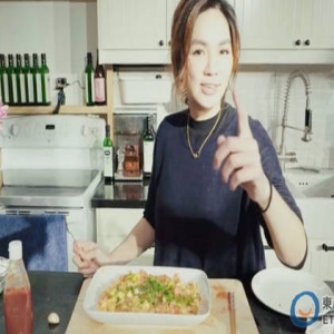 Ella怀孕8个月完全看不出 但尺度却大得吓人(图)