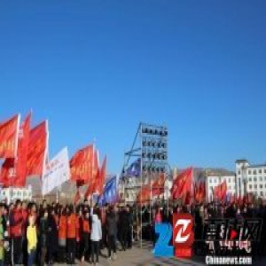 内蒙古万人徒步庆元宵 倡“健康节庆”