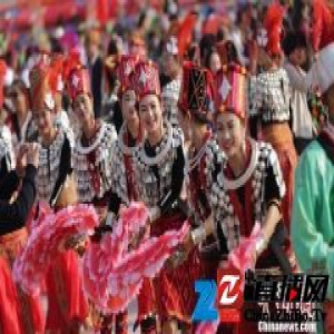 云南芒市：“目瑙纵歌”闹元宵