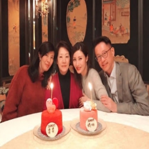 李嘉欣为妈妈庆生 母女二人高颜值抢镜！