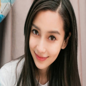 Baby产后首晒自拍，升级辣妈变更美！