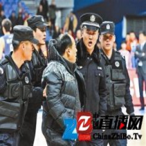 一队高层上场抢裁判球引争议 中国篮球希望从何而来?