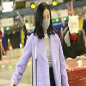 刘诗诗变空中飞人 私服搭配美丽温柔