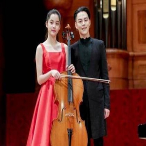 欧阳娜娜驳斥恋上房祖名传闻：差18岁 都可以生我了