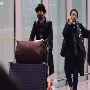 何炅被追问是否已婚 无奈澄清：没有