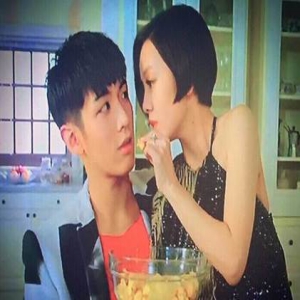 认爱郭采洁？柯震东情人节晒两人近距离吃饭照