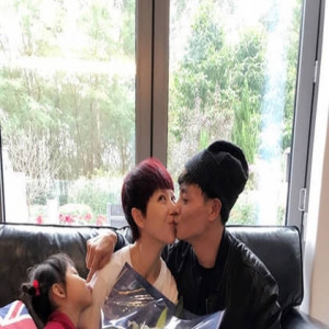 饮料里藏戒指？蔡少芬情人节秀恩爱玩新花样