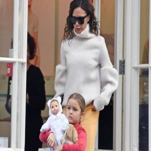 5岁的小七亲手写卡片告白妈妈：可以当我的情人吗？