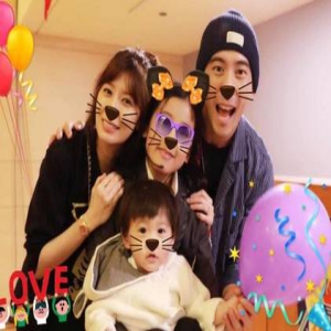 贾静雯预产期在三月 咘咘常和妹妹“互动”