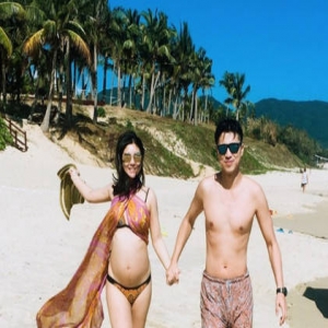 恭喜！王雷晒妻子大肚照宣布怀孕喜讯