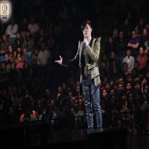 张敬轩重提退出《歌手》风波 跪地致谢粉丝