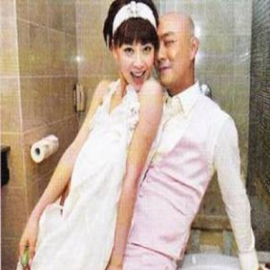 专情！张卫健与妻子无人岛庆生 已相爱18年