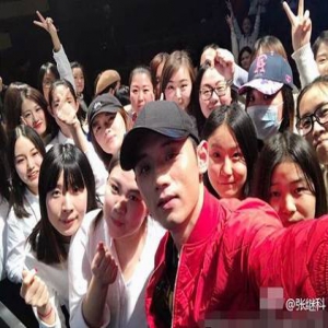 粉丝包水立方庆生科科 捐树捐款应援偶像