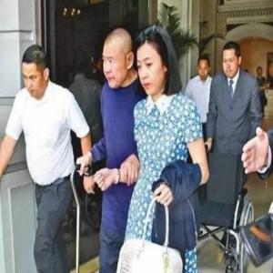 壕！刘銮雄一年1300万包2位名医：24小时待命