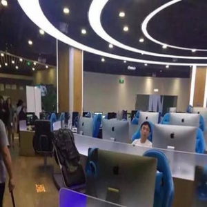 身价60亿的王思聪 去网吧竟选12块的最低消费区