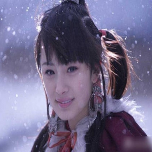 今非昔比！杨幂10年前旧照曝光 曾为刘亦菲撑伞