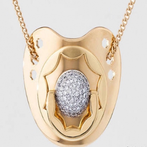 碧昂斯买镶钻奶嘴 阿黛尔都想做她女儿