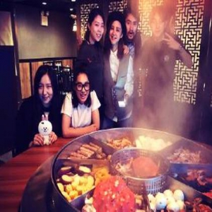 张歆艺袁弘纽约晒美食：敢不敢不顾一切来一次偶遇