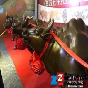 非遗传人铜雕唐代名画《五牛图》 铜雕五牛走进故宫