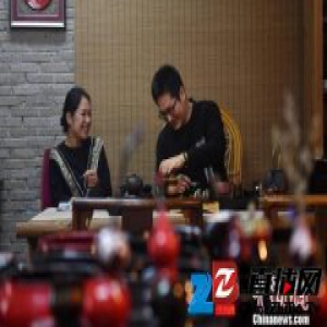 漆艺师夫妻的悠闲与坚持：让大漆艺术融入现代生活