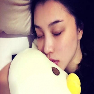 心疼！葛天晒照疲惫不堪：铁人居然发烧了