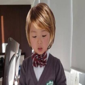 “表情包扛把子”宋民国近照曝光 长大了依旧萌萌哒